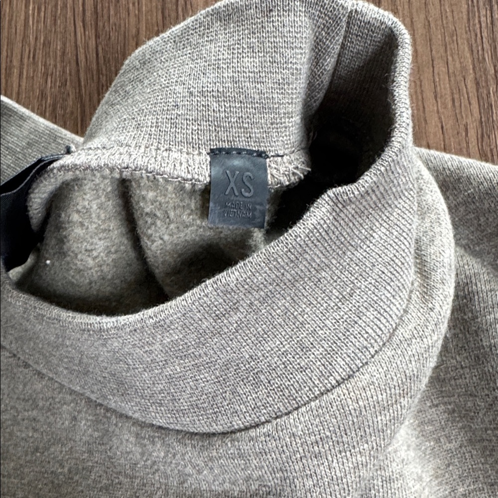 Fear of God Essentials NWT Men’s Crewneck Sweater in Heather Oatmeal - Picture 12 of 12